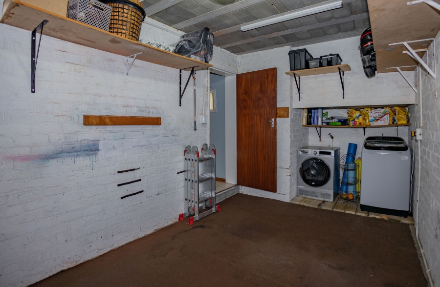 3 Bedroom Property for Sale in Oakdale Western Cape